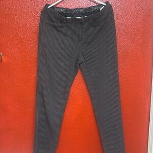 Brand: Gloria Vanderbilt  Size: 12
Material: 98% cotton 2% spandex